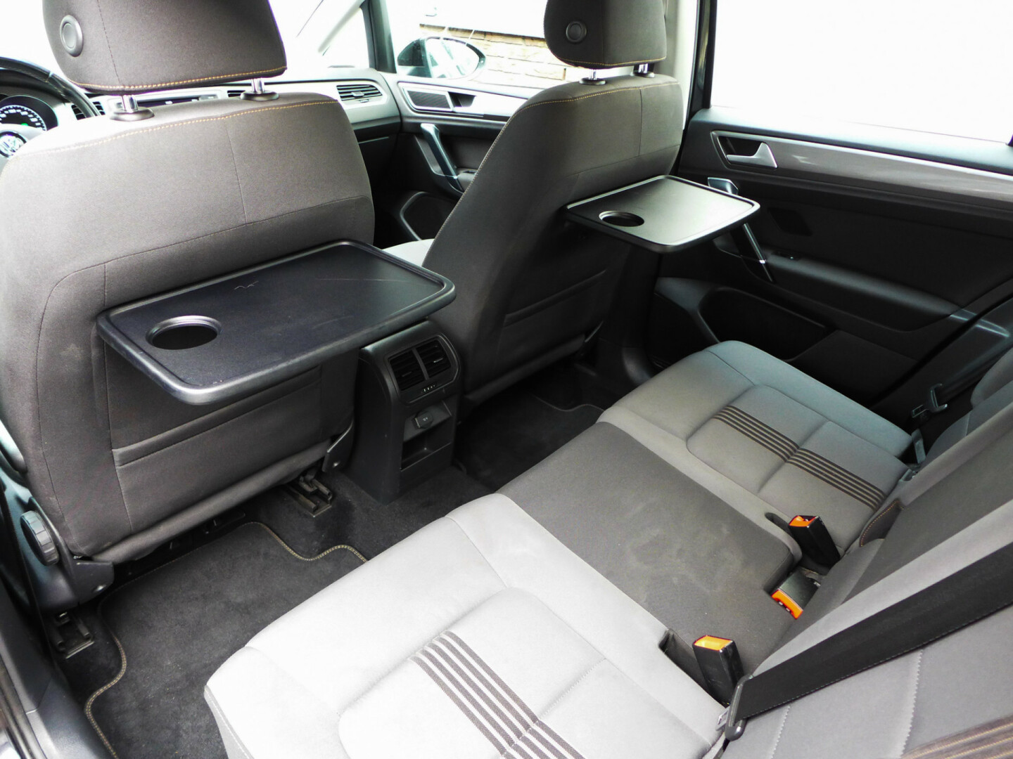 Volkswagen-Golf Sportsvan-14