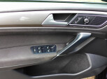 Volkswagen-Golf Sportsvan-16