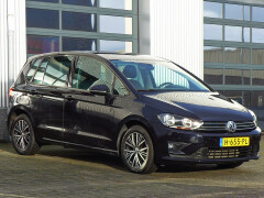 Volkswagen-Golf Sportsvan-2