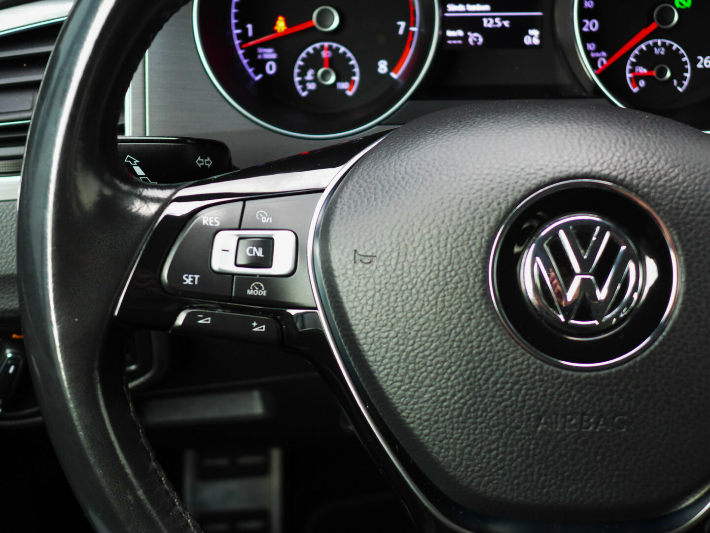 Volkswagen-Golf Sportsvan-20