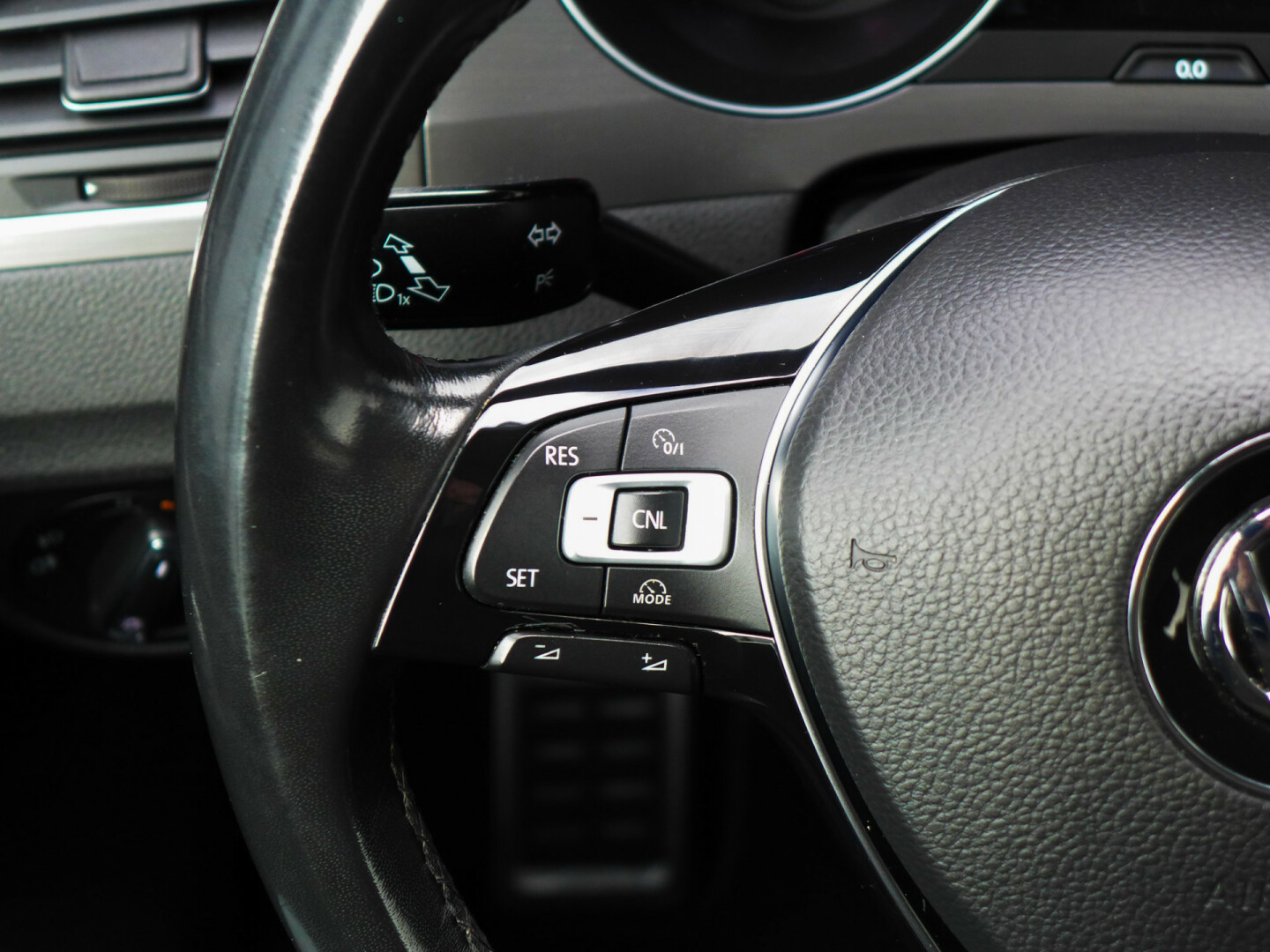Volkswagen-Golf Sportsvan-21