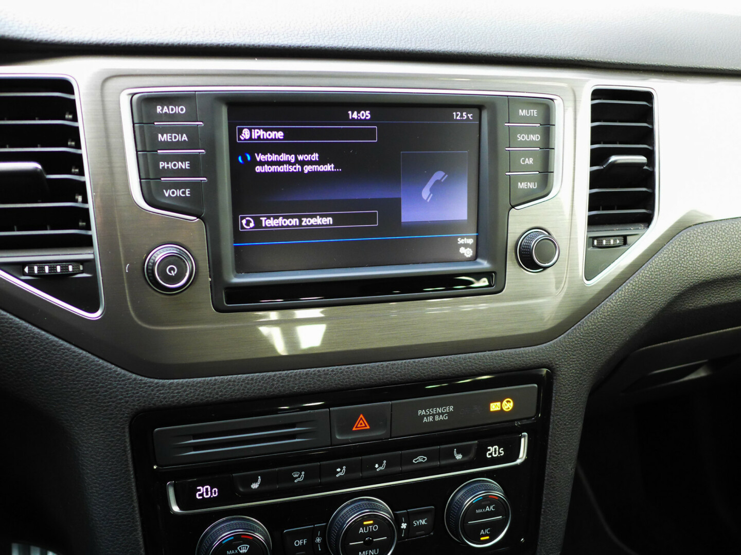 Volkswagen-Golf Sportsvan-26