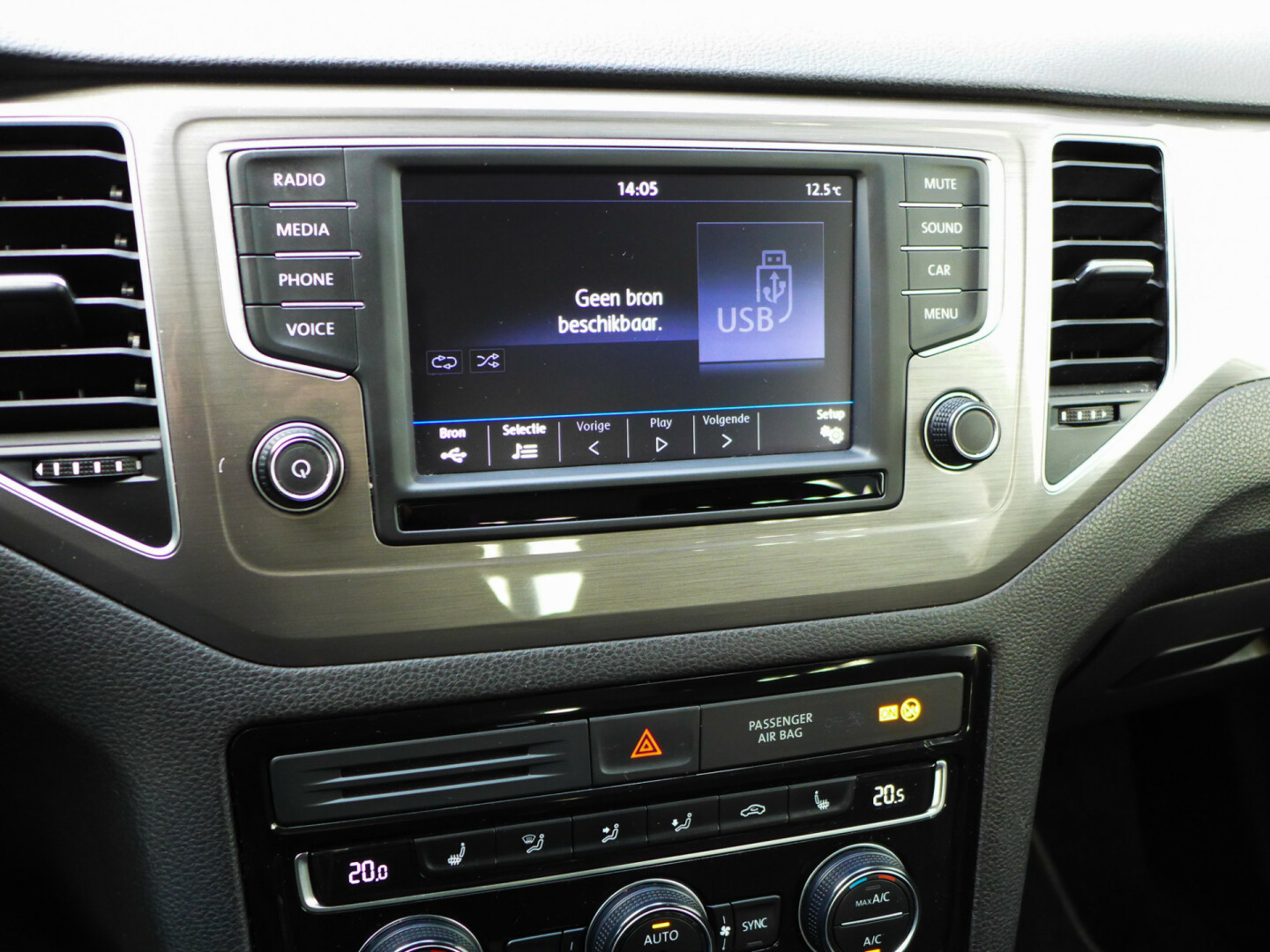 Volkswagen-Golf Sportsvan-27