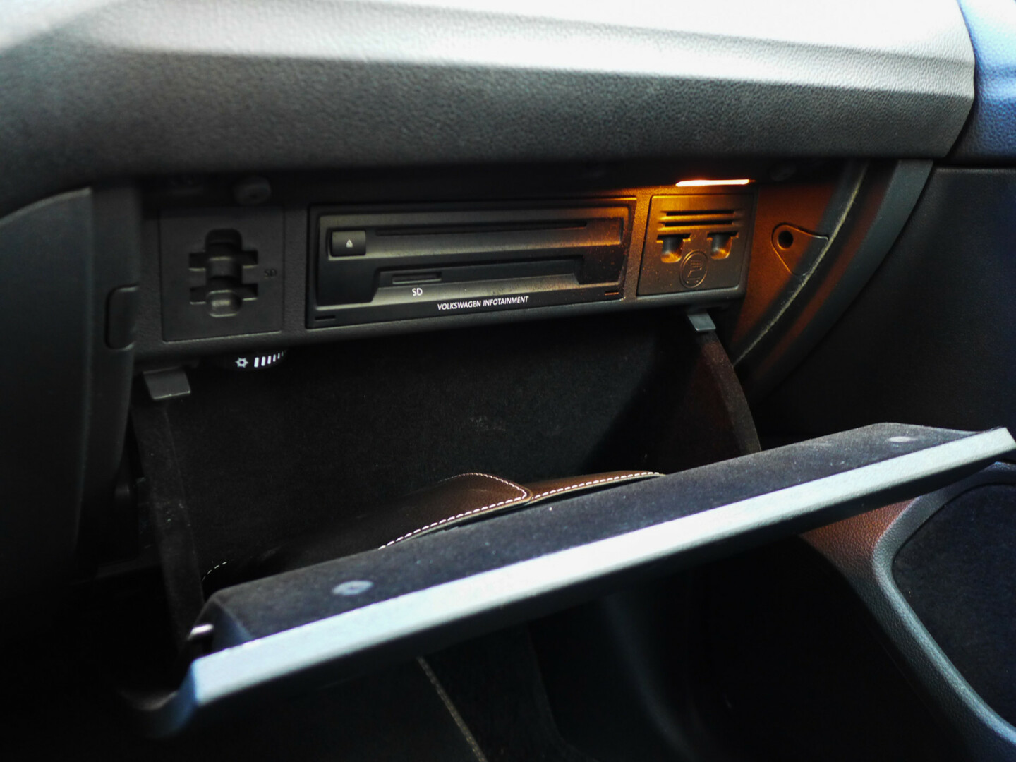 Volkswagen-Golf Sportsvan-34