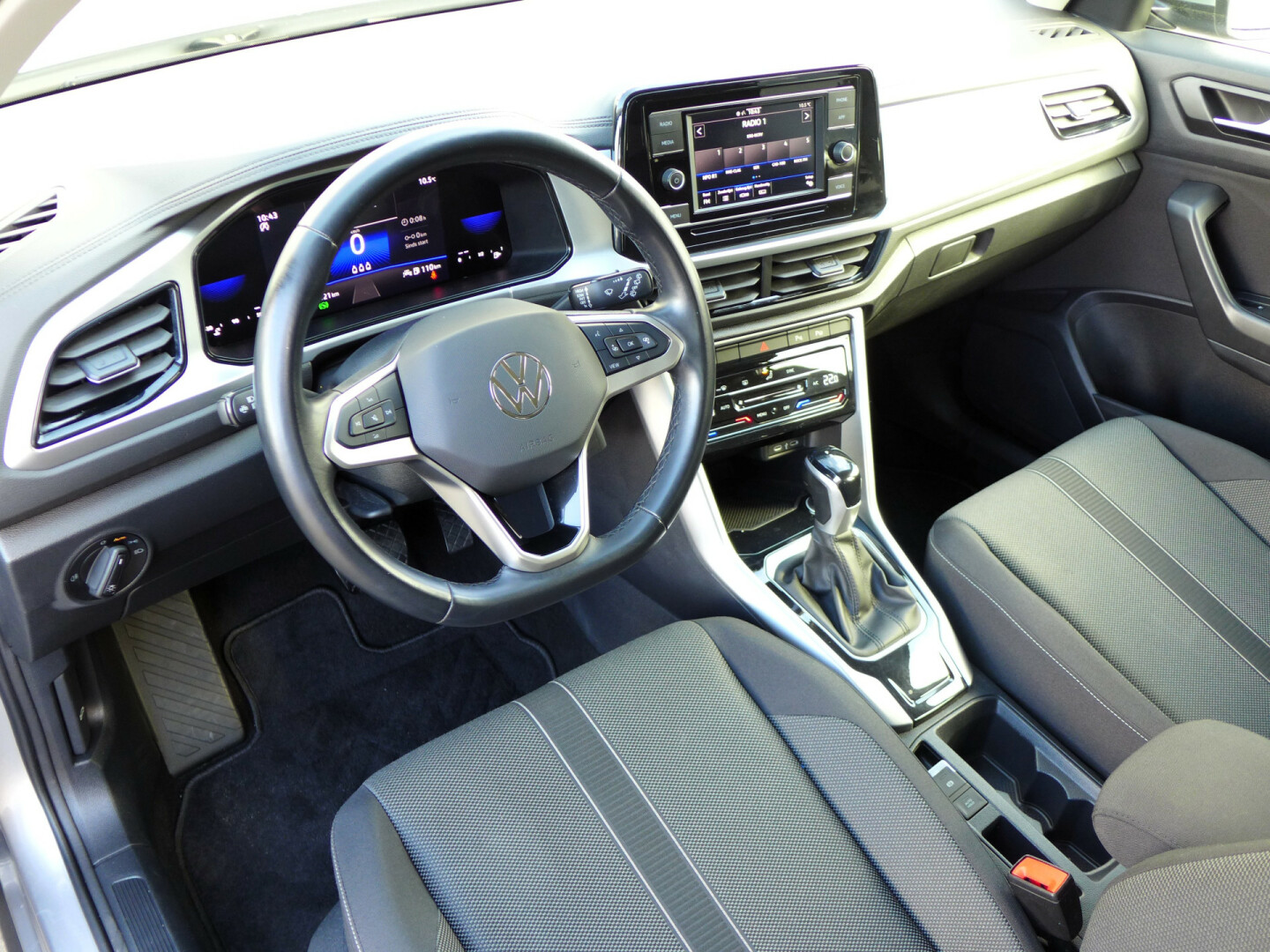 Volkswagen-T-Roc-9