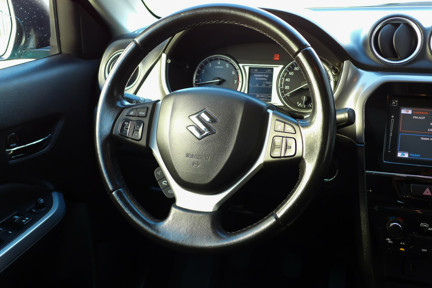 Suzuki-Vitara-15