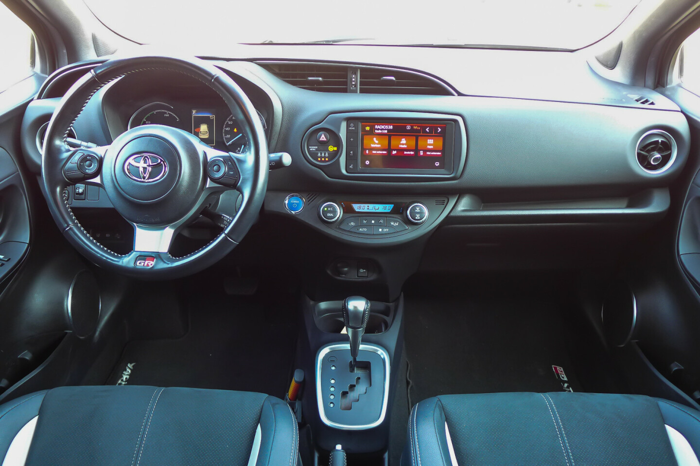 Toyota-Yaris-11