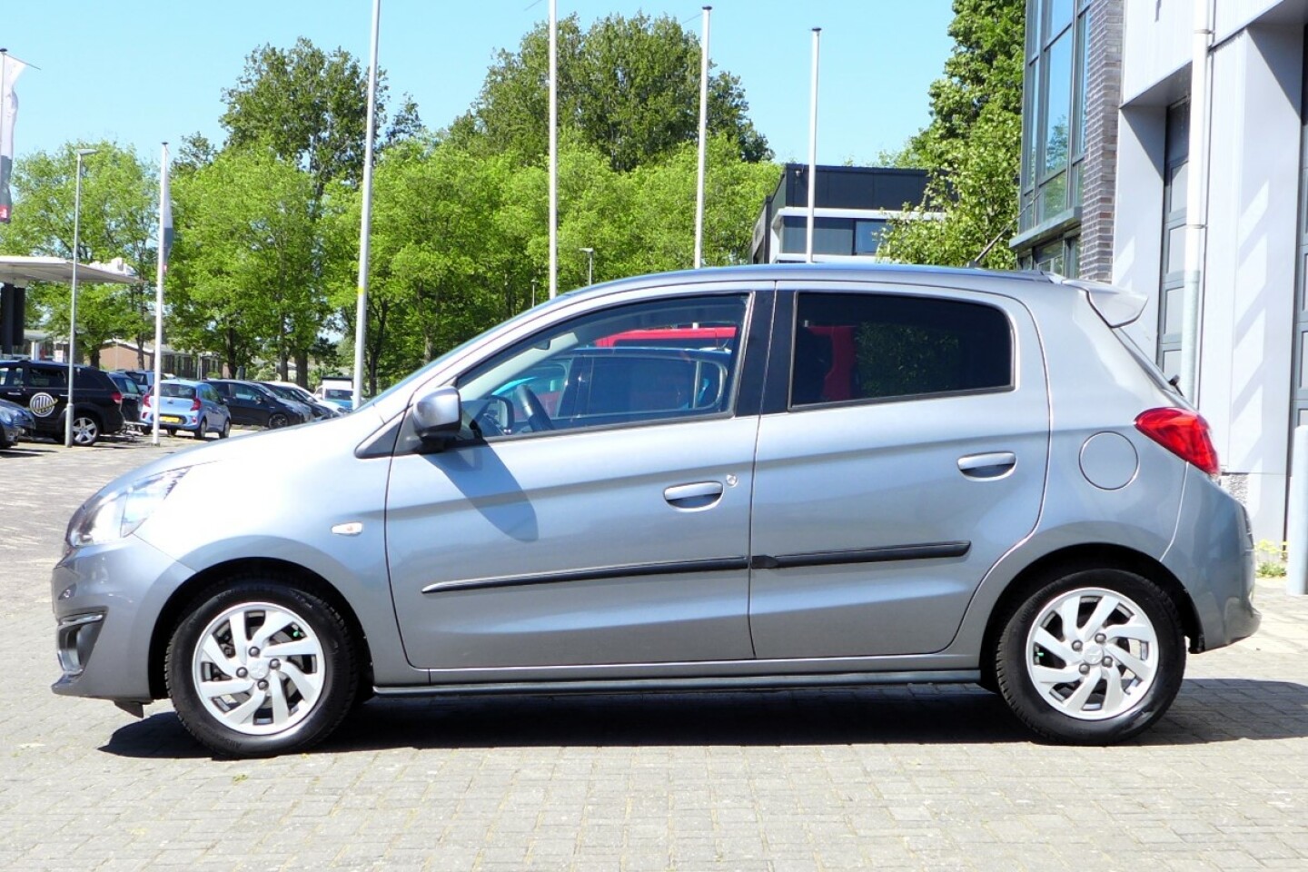 Mitsubishi-Space Star-1