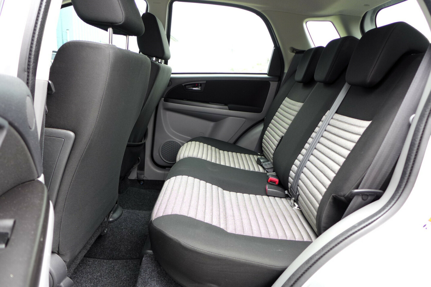 Suzuki-SX4-23