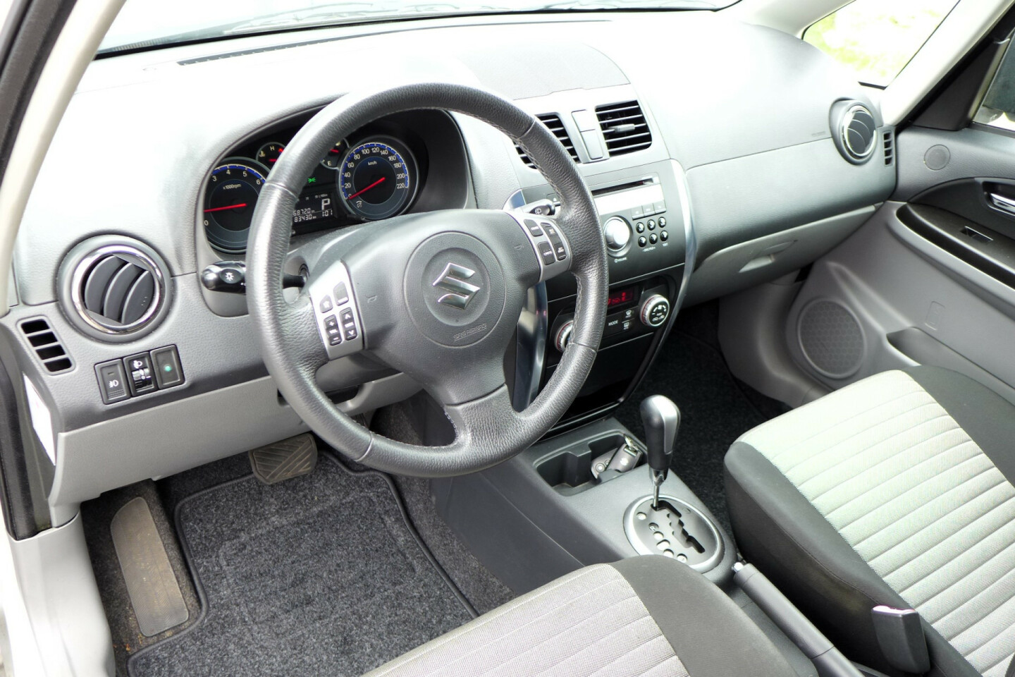 Suzuki-SX4-8