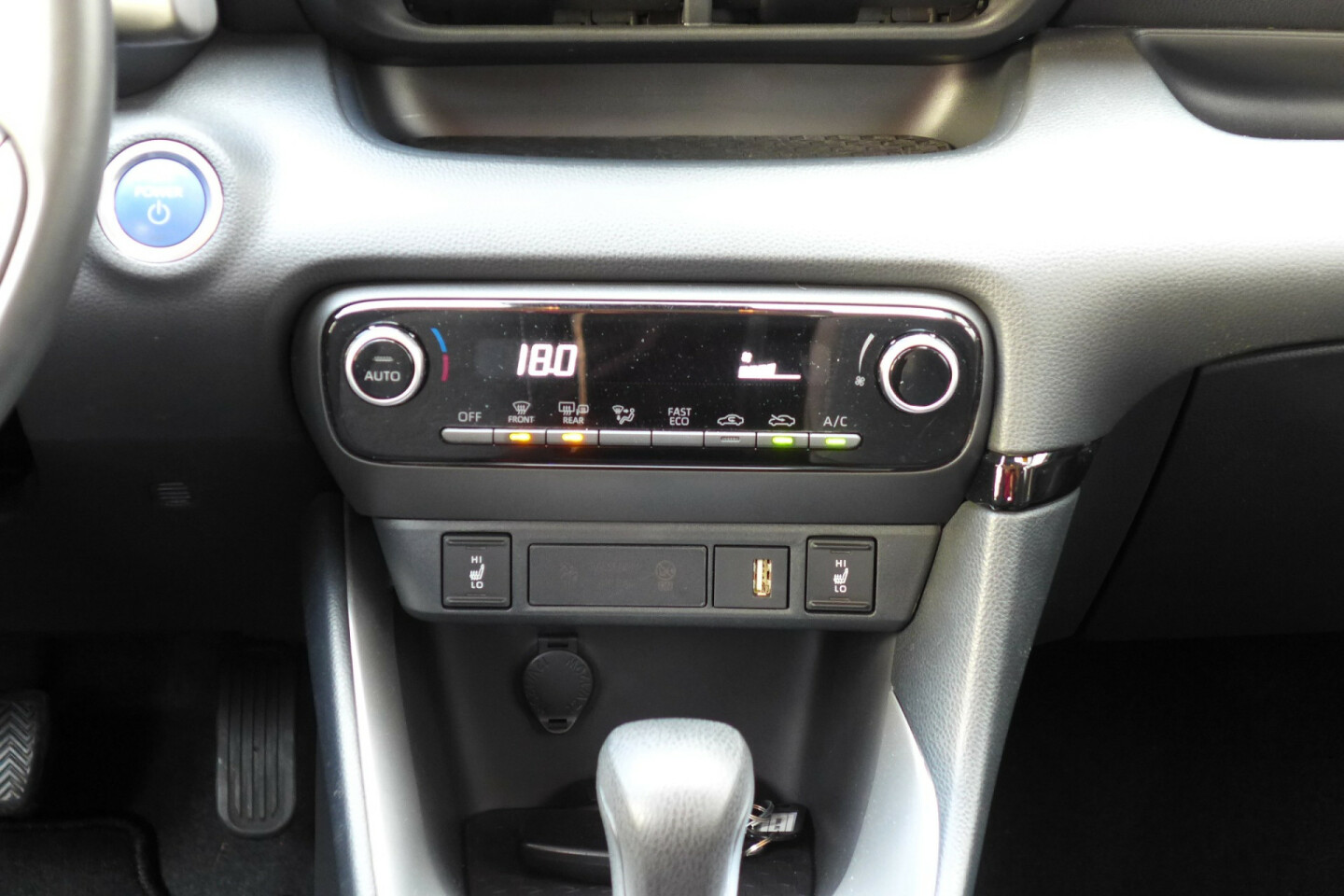 Toyota-Yaris-16