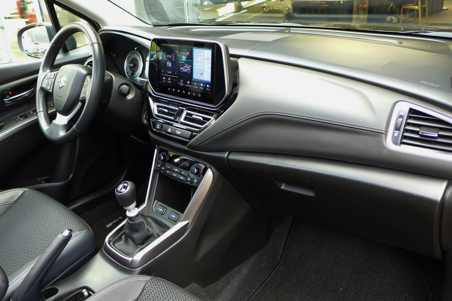 Suzuki-S-Cross-25