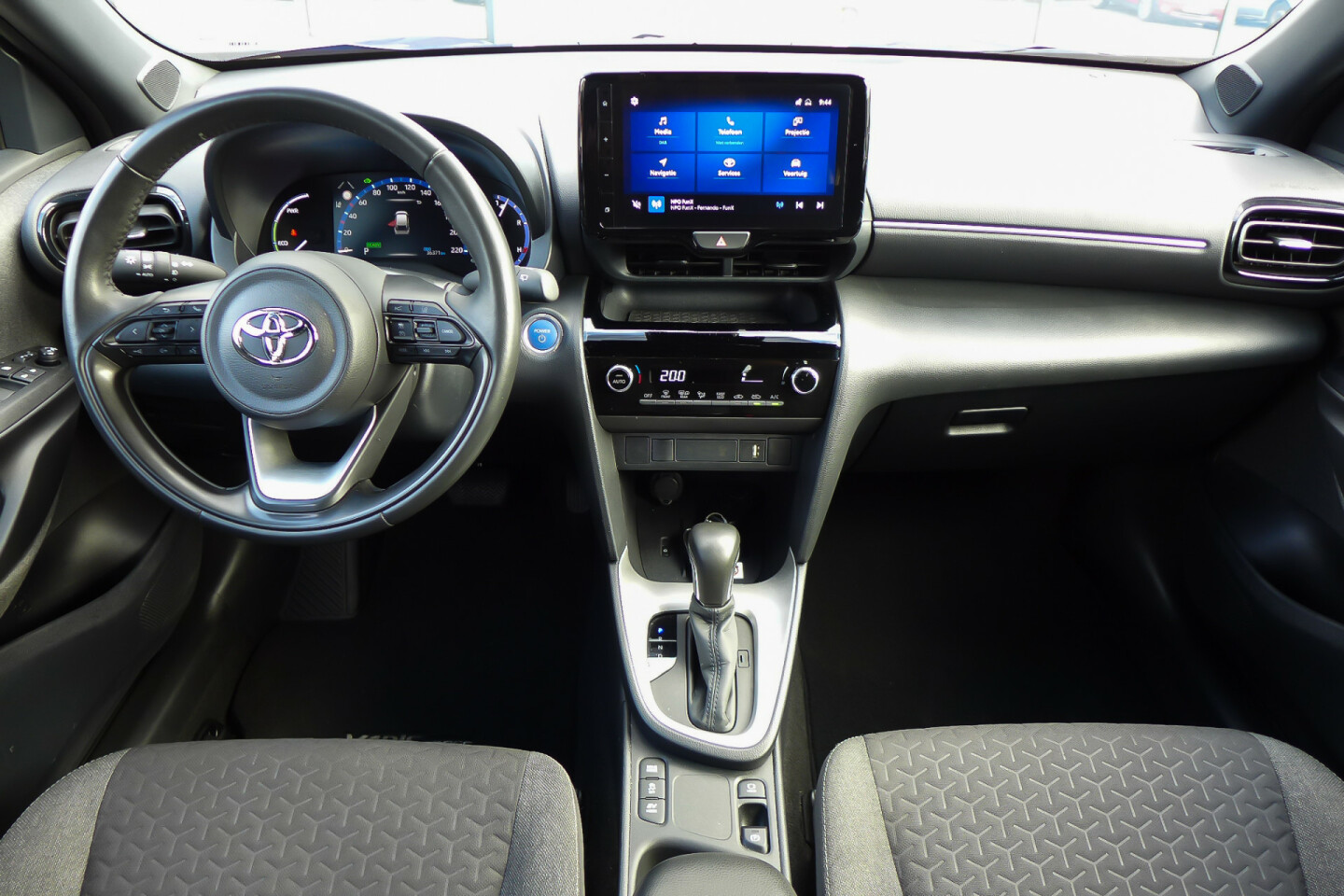Toyota-Yaris Cross-11