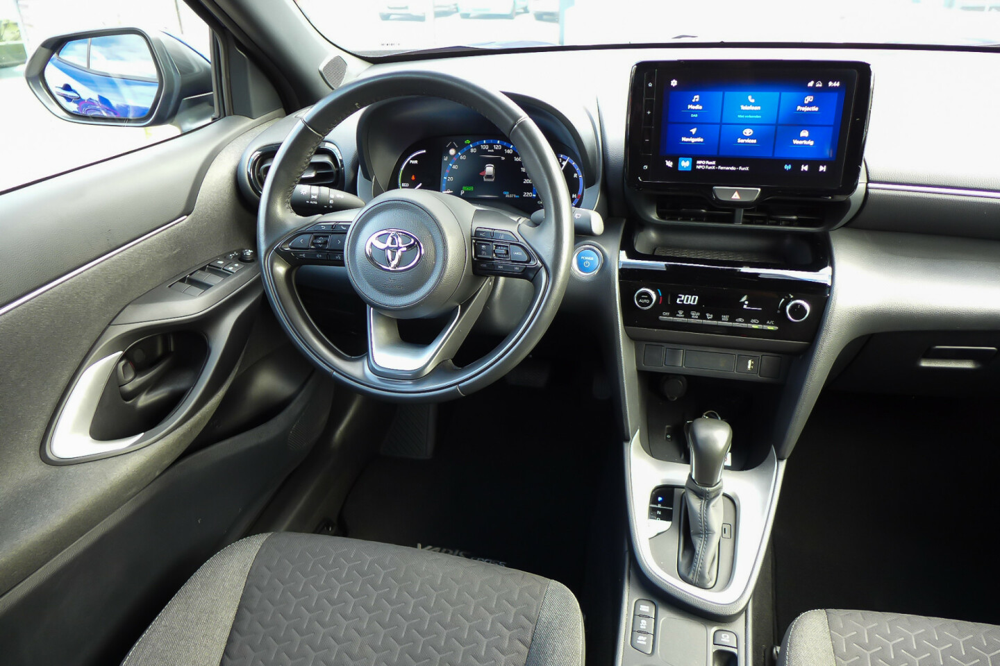 Toyota-Yaris Cross-12