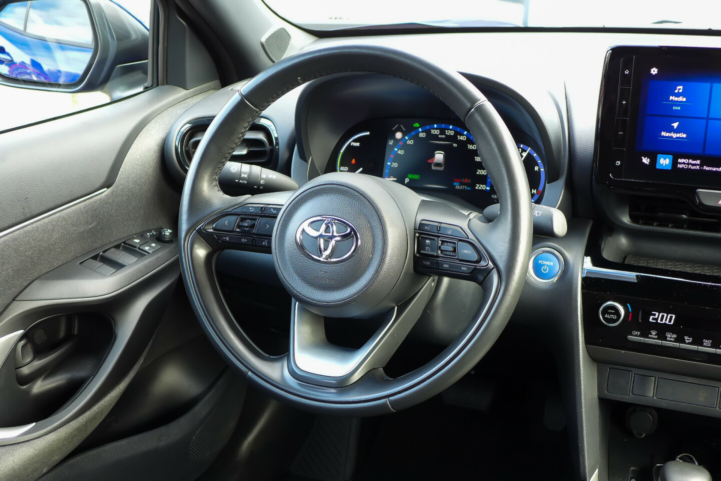 Toyota-Yaris Cross-14