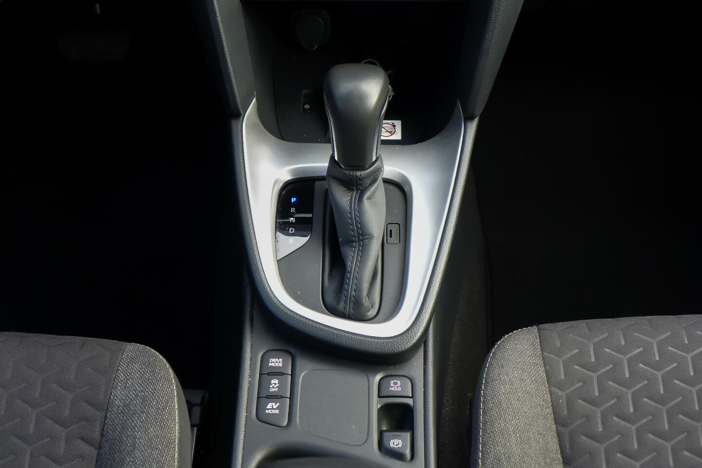 Toyota-Yaris Cross-17