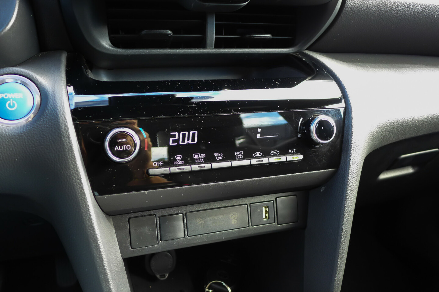 Toyota-Yaris Cross-25