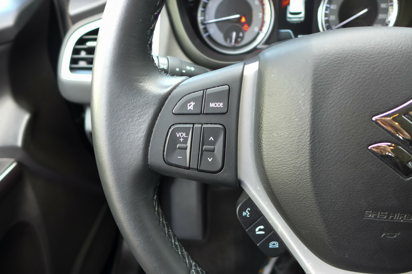 Suzuki-S-Cross-25