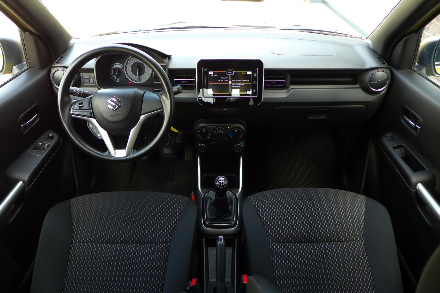 Suzuki-Ignis-13