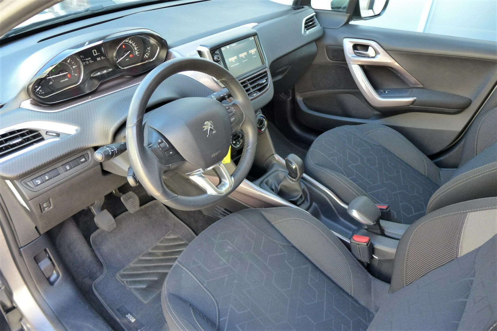 Peugeot-2008-10